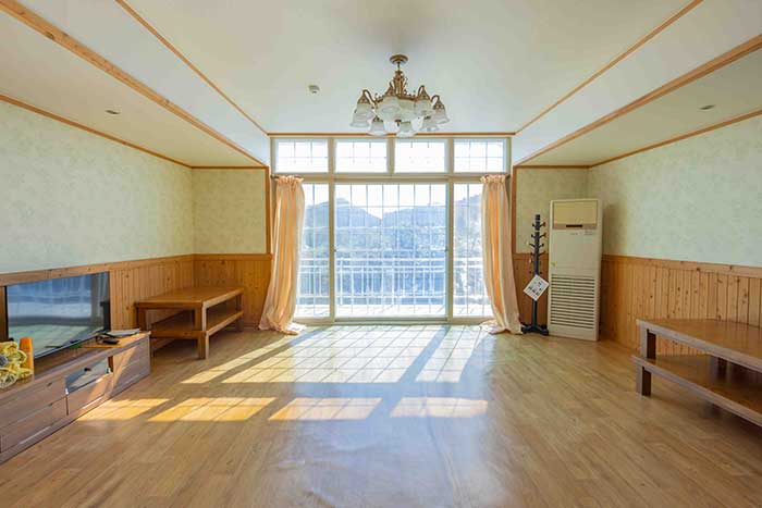 임실 학정마을 독채 숙소 실내 거실